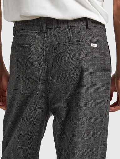 Trousers with checked print - 3