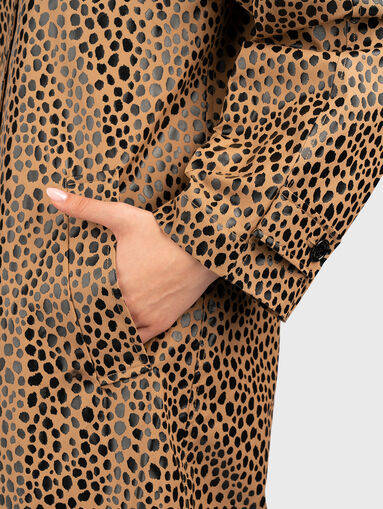 Coat with animal print - 4