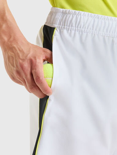 Спортни къси панталони с контрастна лента - 3