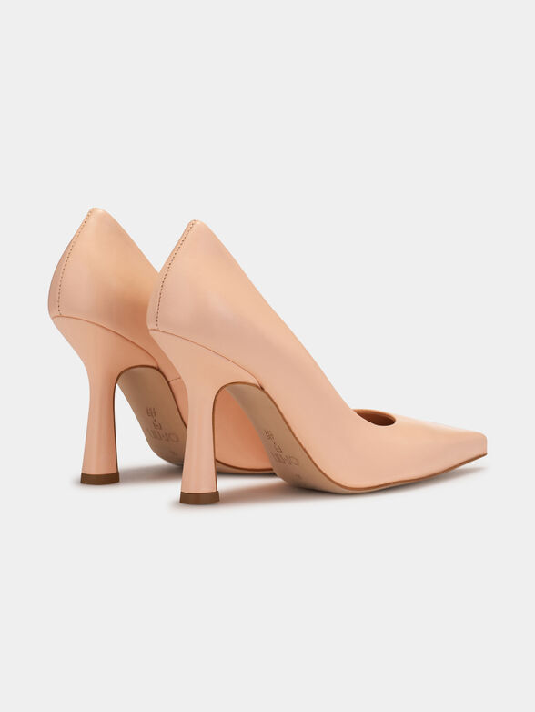Heeled shoes in peach color - 3