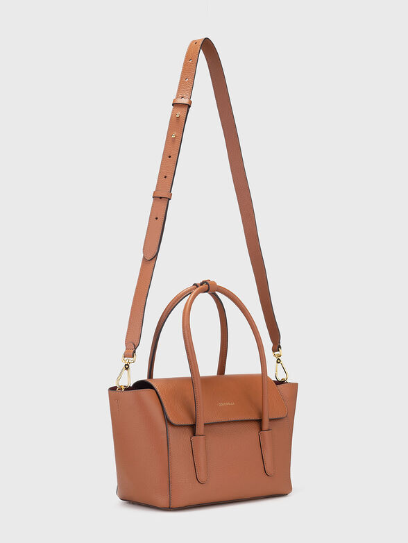 Leather bag with gold details - 2