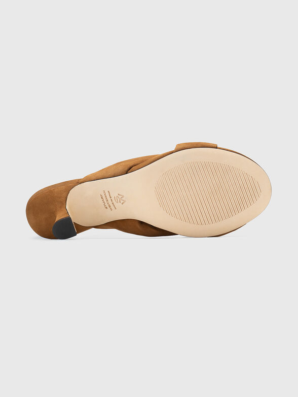 Suede heeled slippers - 5