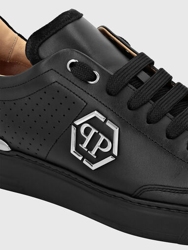Leather sports shoes with contrasting logo - 3