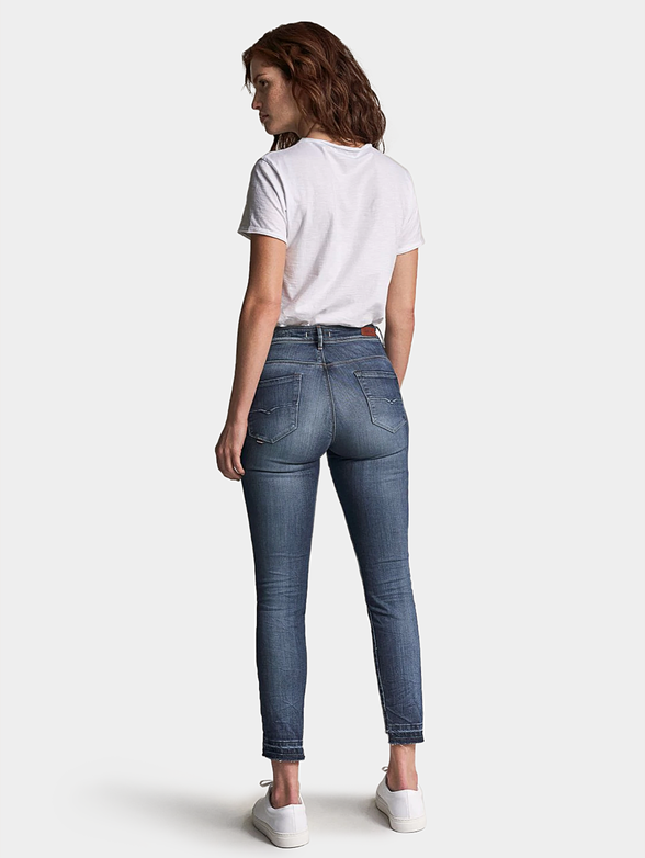 High-waisted jeans - 2