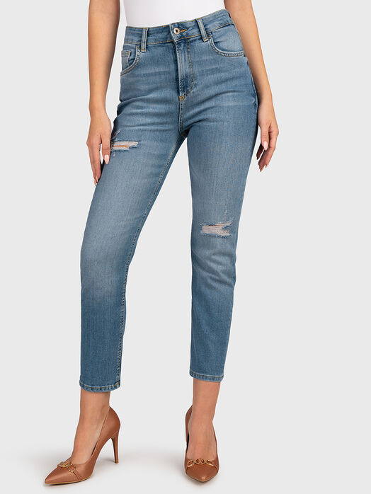 Jeans with torn accents