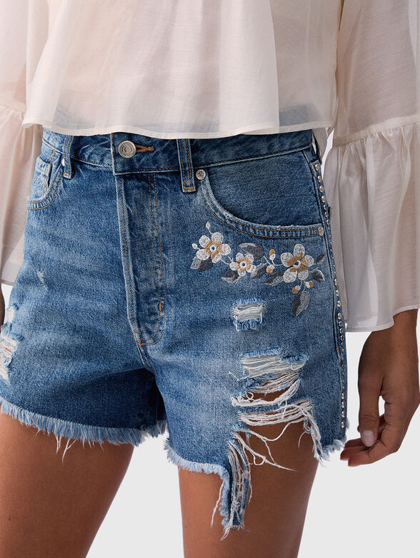 Short denim shorts with embroidery and studs - 3