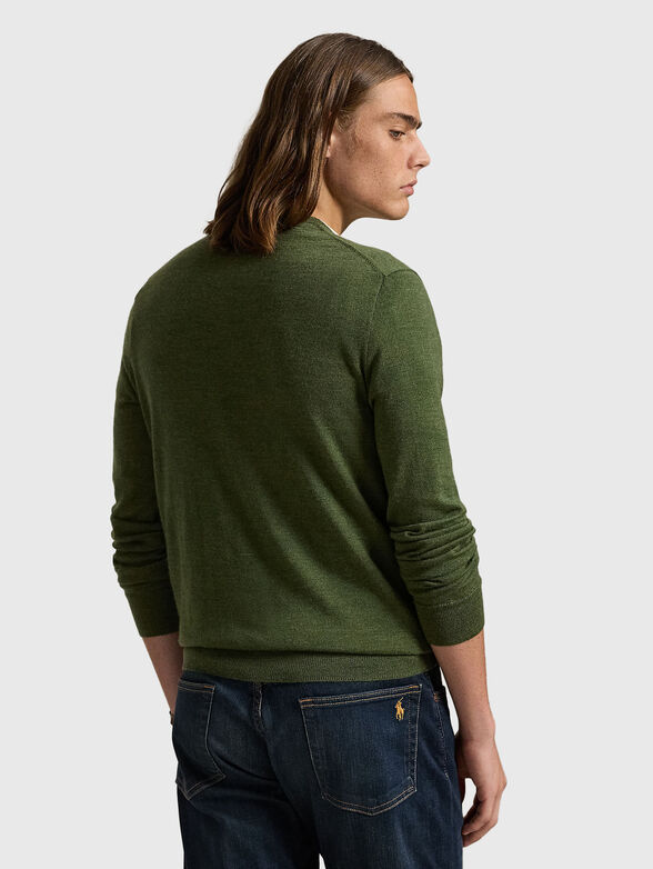 Green sweater with oval neckline - 3