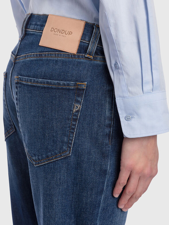 Boyfriend jeans with a logo - 3