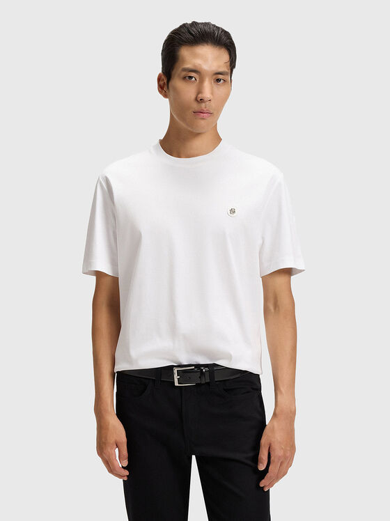 Бяла тениска с овално деколте - 1