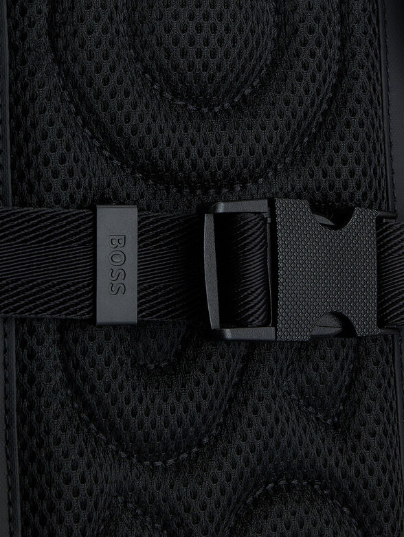 Logo-accent backpack in black - 4