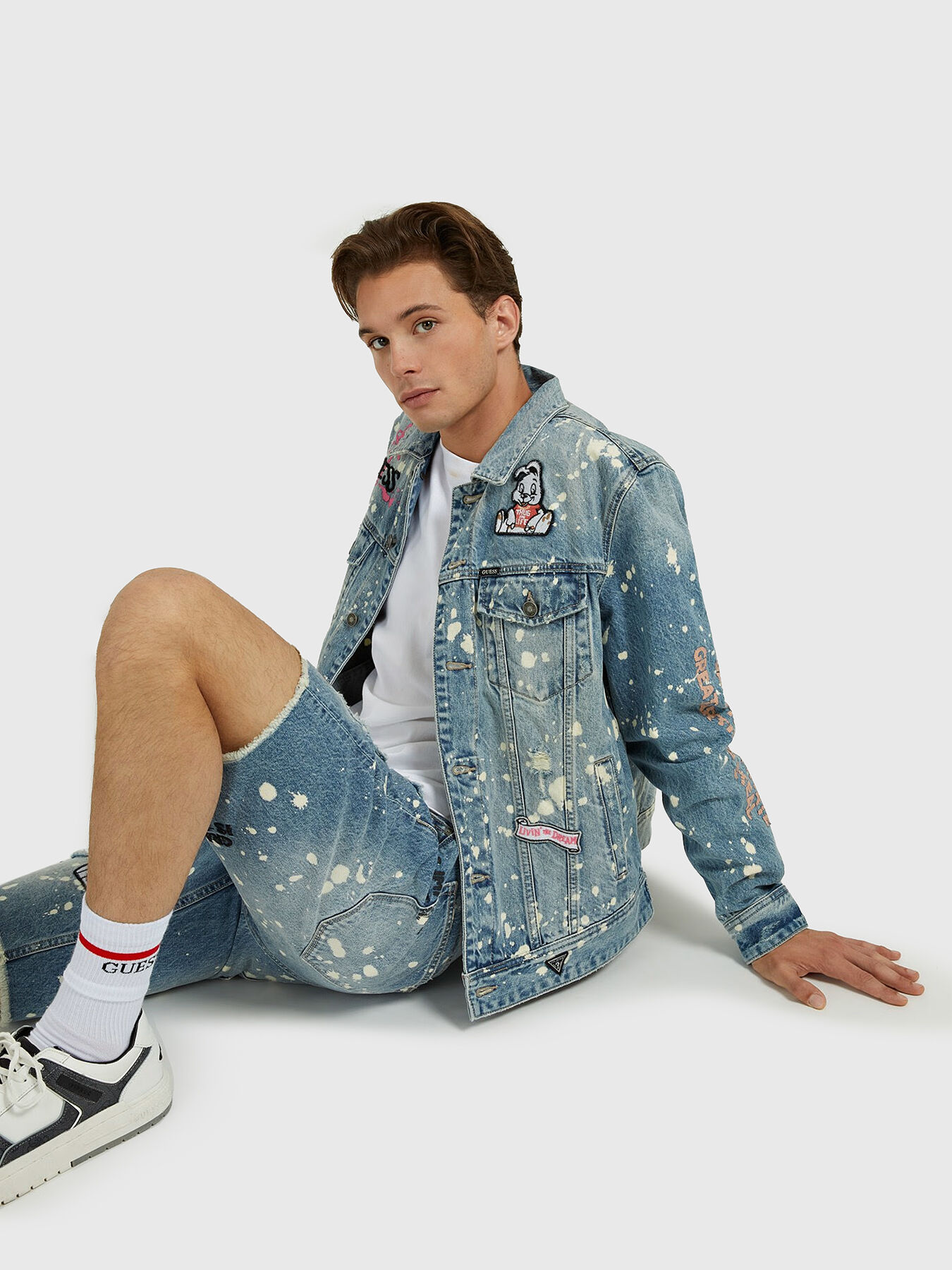Denim jacket with graffiti print brand GUESS Globalbrandsstore en