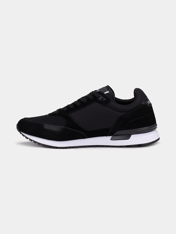 Sports shoes with logo - 4