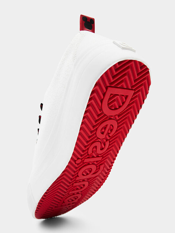 White sports shoes with Mickey Mouse accent - 6