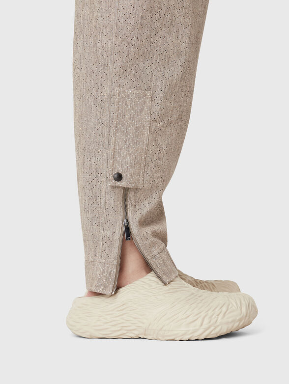 Linen trousers in beige - 3