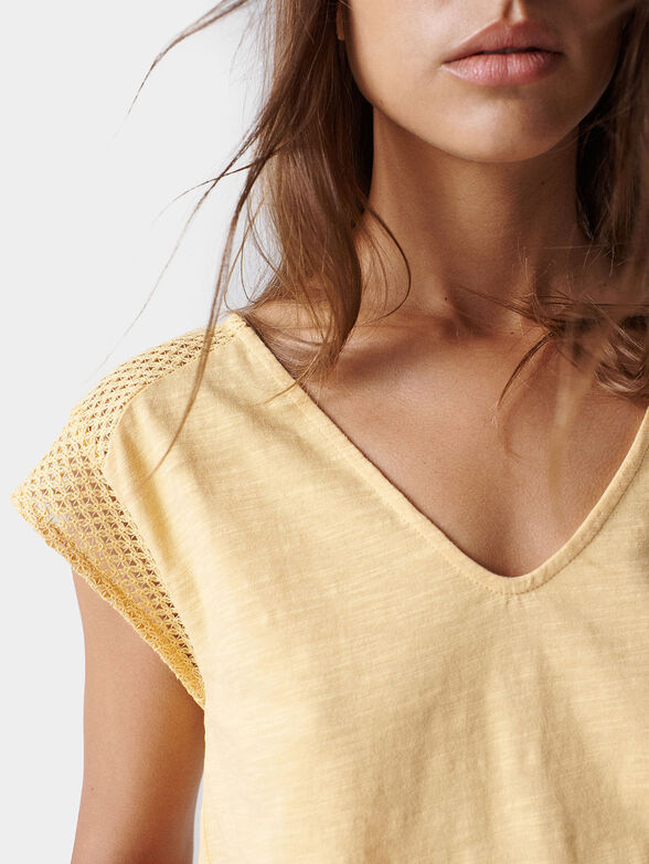 T-shirt with lace accent on the back - 5