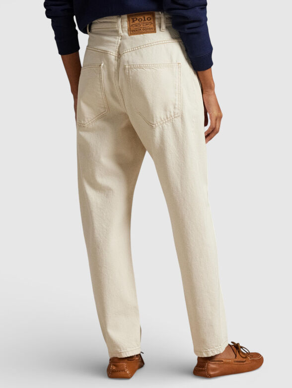 High-waisted jeans - 2