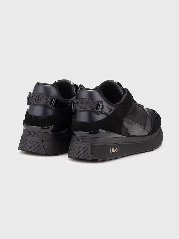 Sports shoes with accent logo - 3