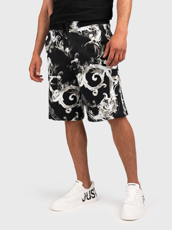 Shorts with baroque motifs - 1