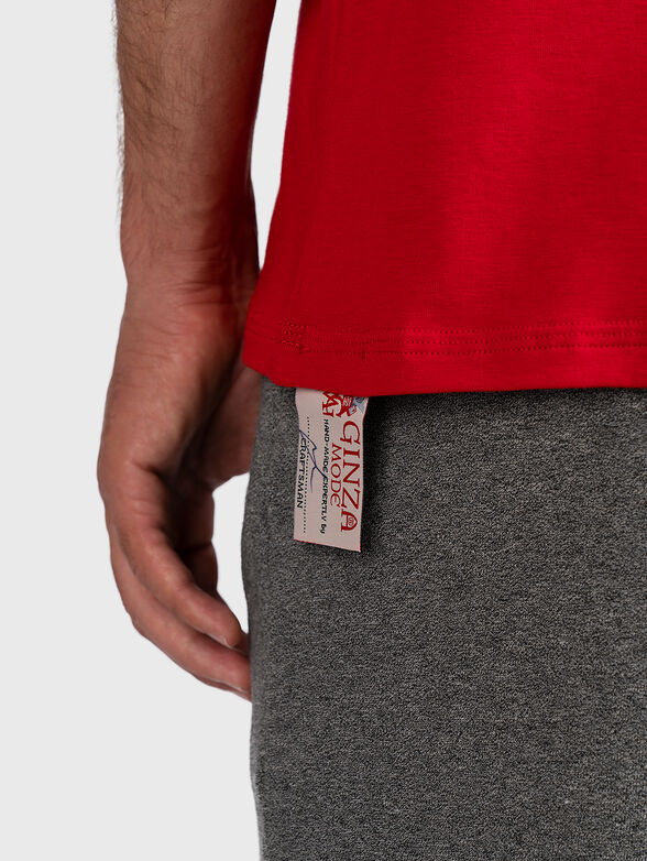 Red T-shirt with contrasting prints - 5