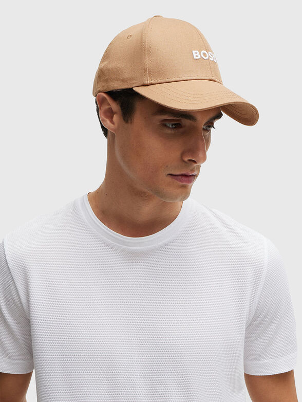 Beige hat with contrasting logo - 2