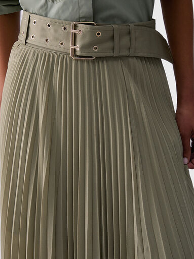 Pleated gabardine skirt - 4
