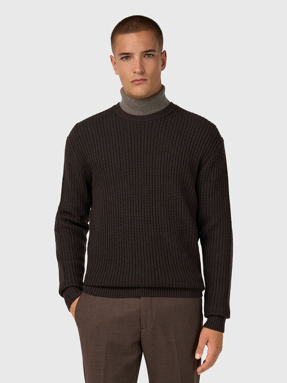 Вълнен пуловер в тъмнокафяв цвят - 1