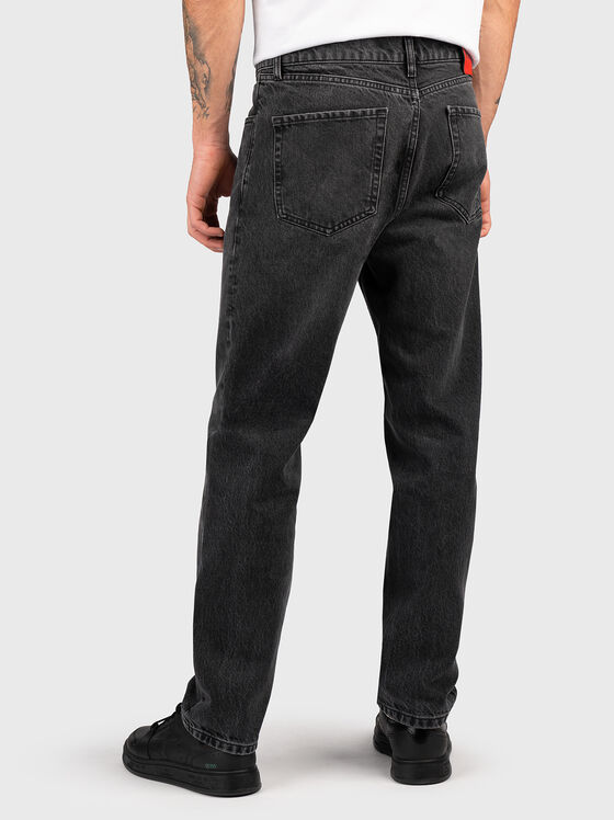 Сиви дънки с лого патч - 2