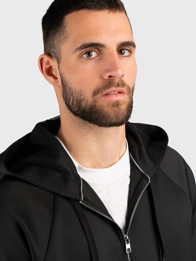Hooded sweatshirt with contrasting details - 4