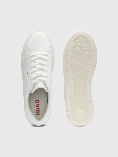 Sneakers with a gold logo  - 5