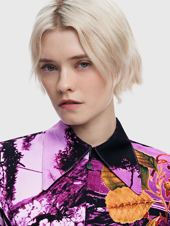 Dress with a zipper at the neckline - 4