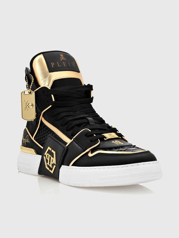 Sports shoes with gold accents - 2
