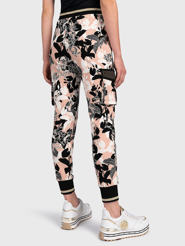 Cargo trousers with floral print - 2