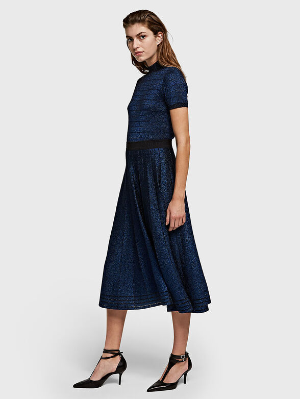 Blue midi skirt with sparkling threads - 4