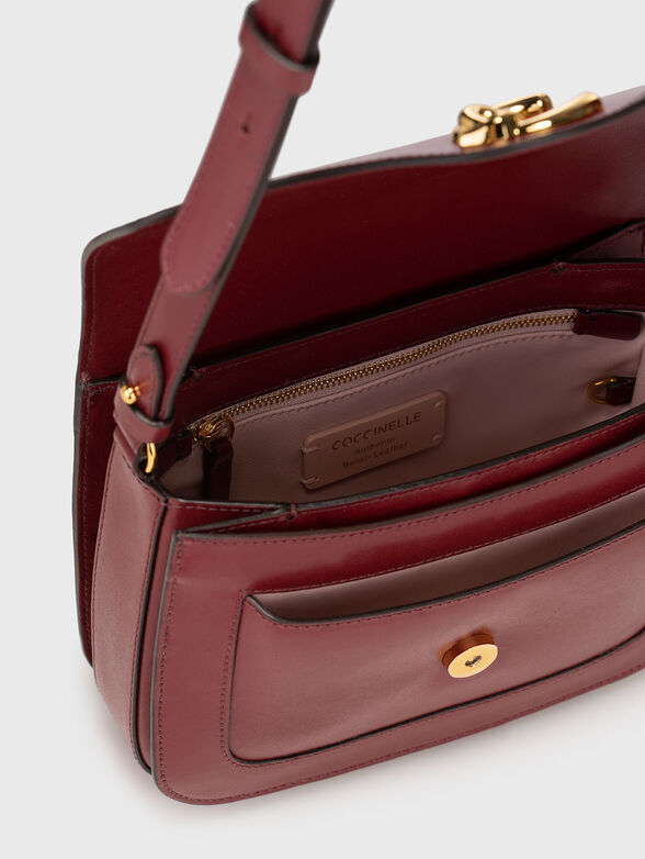 Leather crossbody bag in beige - 6
