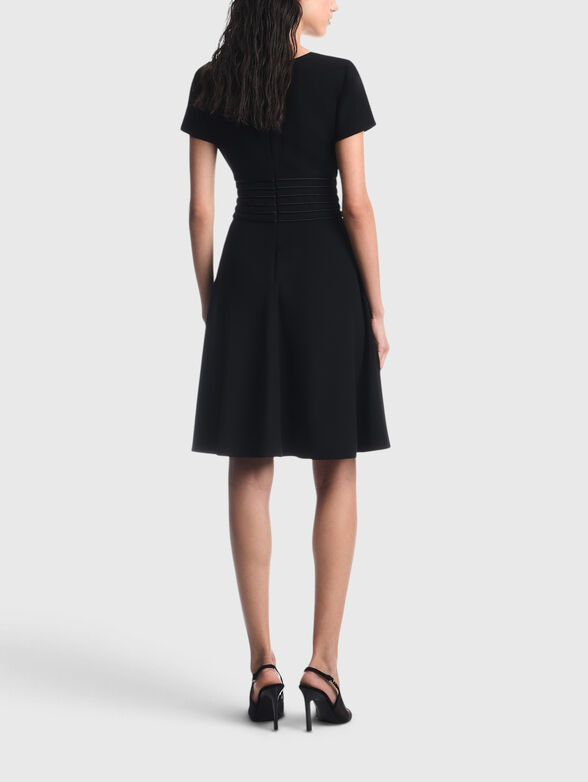 Short-sleeved dress with a waist accent - 2