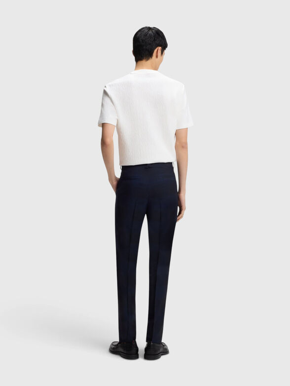 T-shirt with an embossed texture - 3