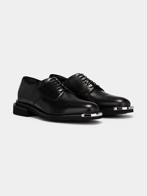 Elegant shoes with a metal detail - 2