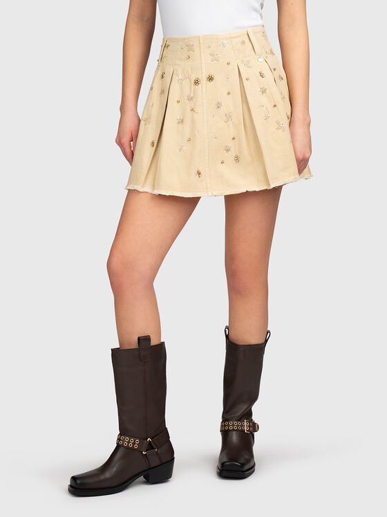 Мини плисирана пола с апликирани кристали - 1