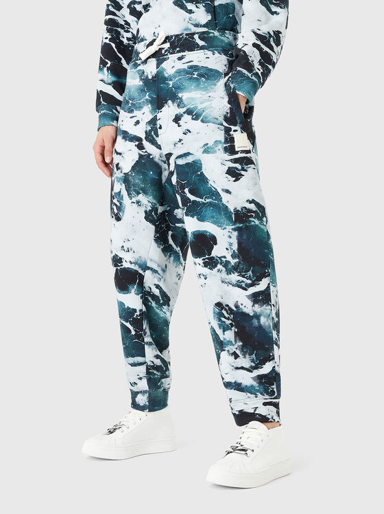 Спортен панталон с акцентен принт - 1