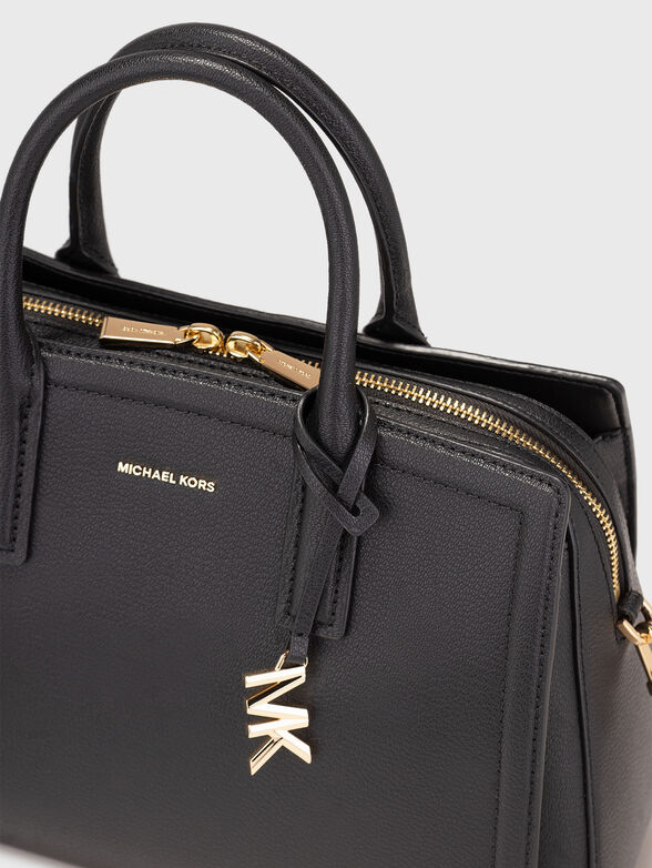 Leather bag with golden logo detail  - 5