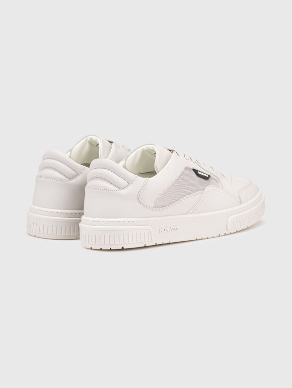 Sports shoes with logo - 3