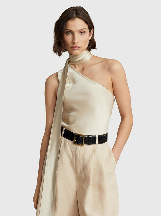 Асиметричен сатенен топ с панделка - 1