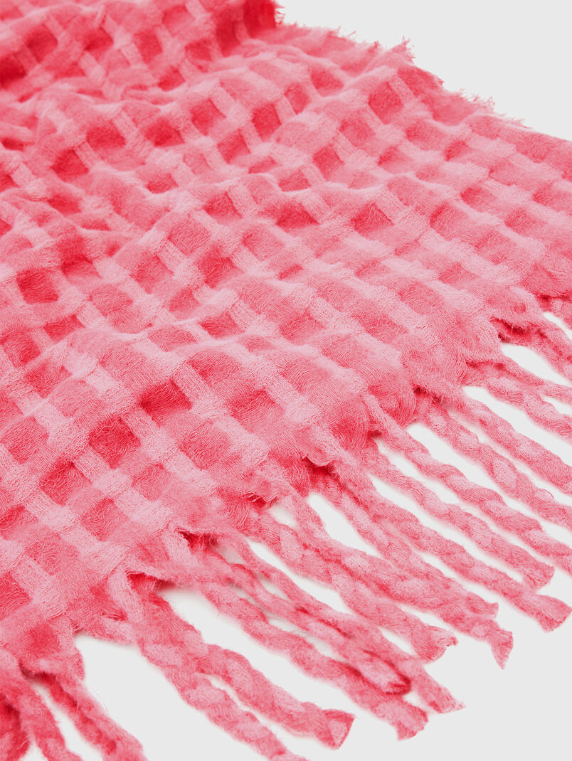 Knitted scarf in fuxia color - 3