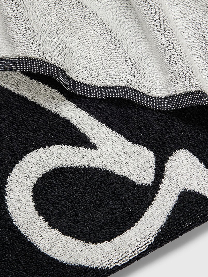 Cotton beach towel with logo lettering - 3