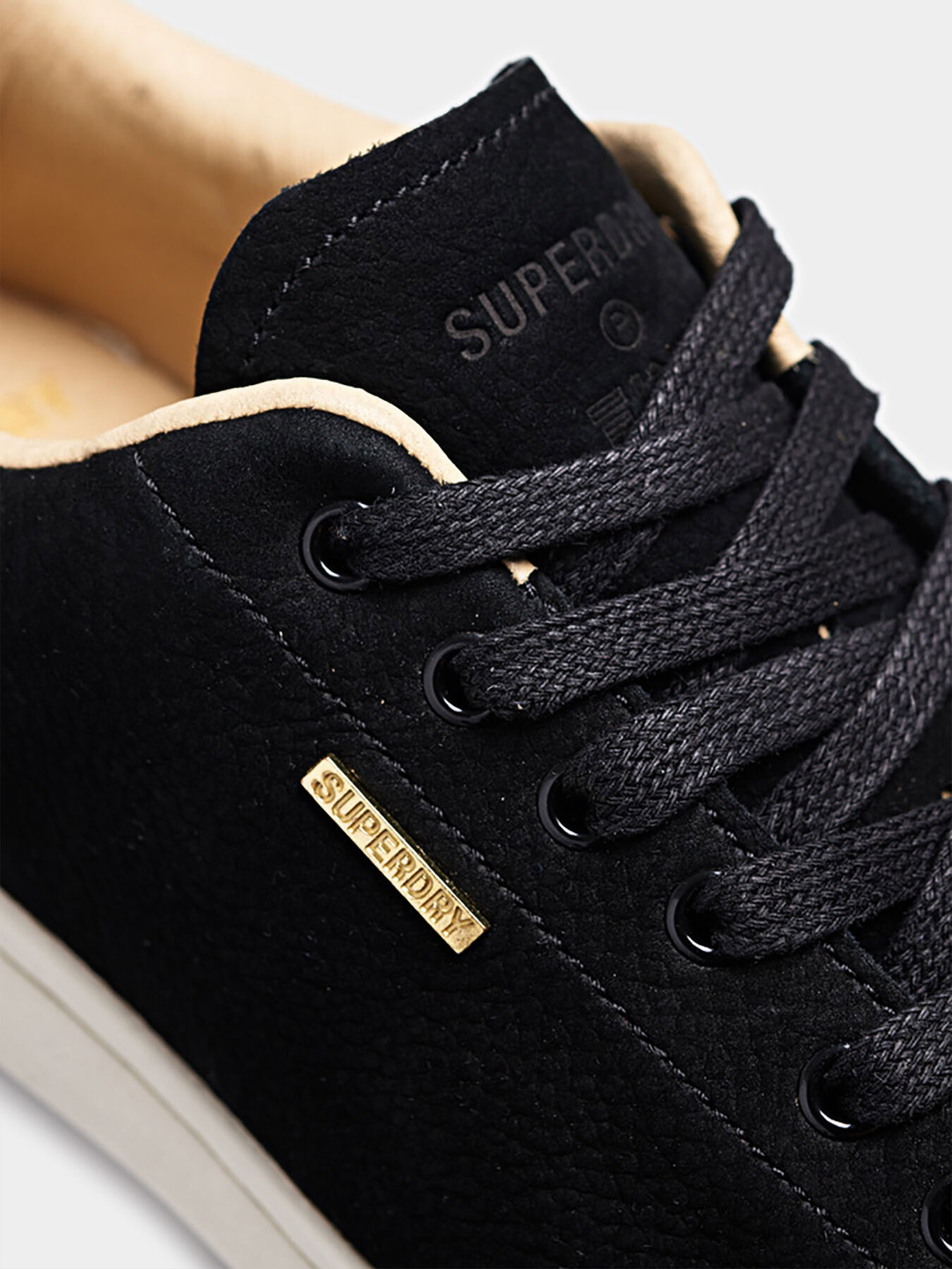 Black sneakers with logo details brand SUPERDRY Globalbrandsstore en