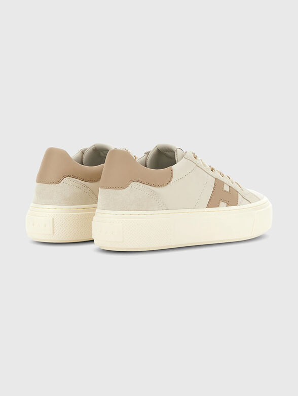 Sneakers with a contrasting logo - 3