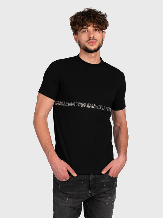 Черна тениска със сребрист лого детайл - 1