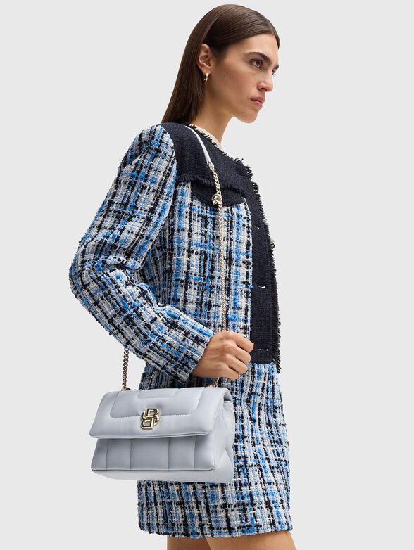 Quilted crossbody bag with gold details - 2