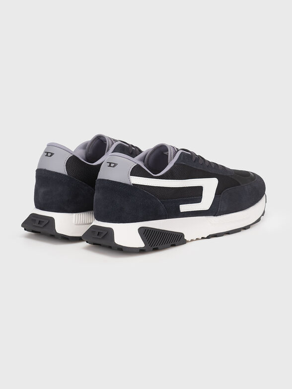 Sports shoes with contrasting logo - 3