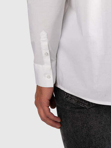 White shirt with logo detail - 5
